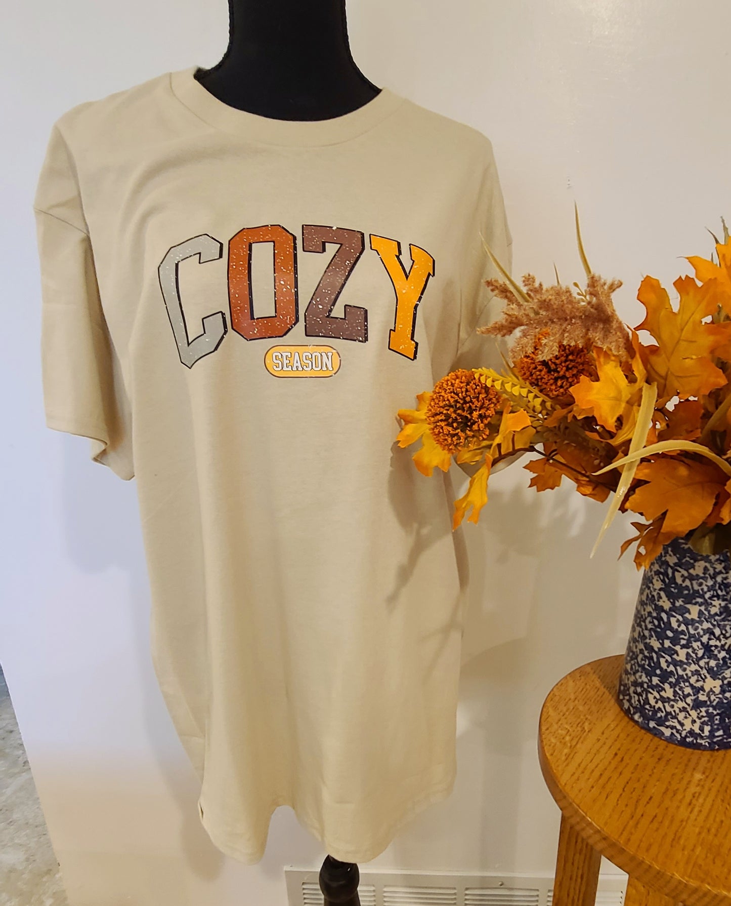 Cream COZY Season Graphic Tee Size L